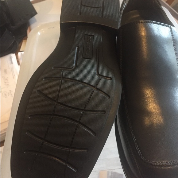 Men’s shoe - Picture 2 of 3